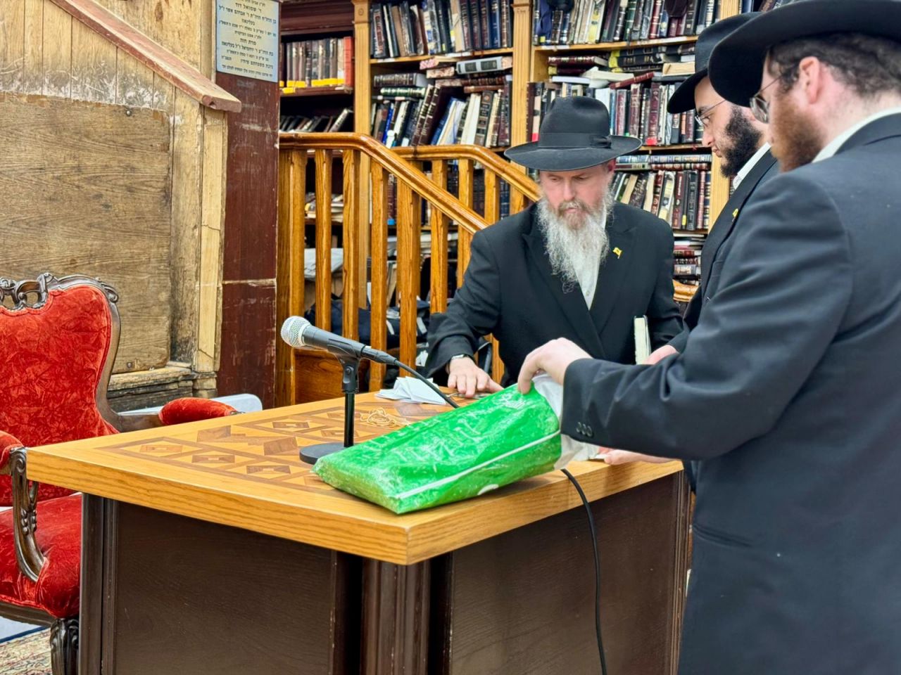 הגלריה השבועית - שבוע פרשת כי תשא ב-770